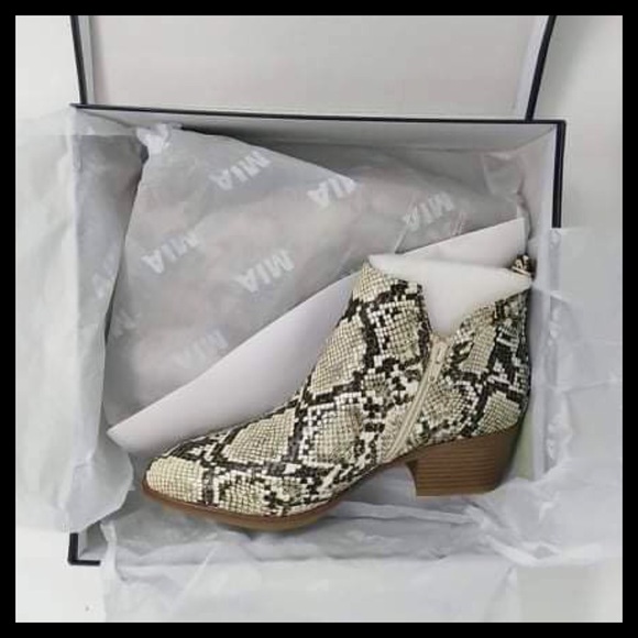 MIA Audin Snakeskin Print Ankle Bootie - Picture 6 of 11